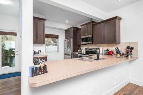 21-1040 Mt Revelstoke Place, Vernon, BC - Indoor Photo Showing Kitchen With Double Sink