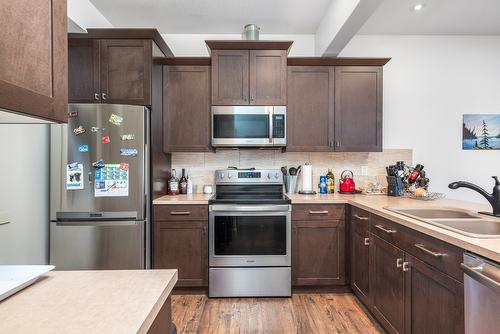 21-1040 Mt Revelstoke Place, Vernon, BC - Indoor Photo Showing Kitchen