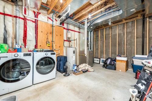 21-1040 Mt Revelstoke Place, Vernon, BC - Indoor Photo Showing Laundry Room