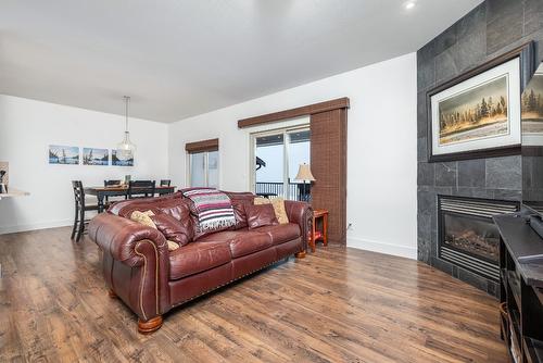 21-1040 Mt Revelstoke Place, Vernon, BC - Indoor Photo Showing Living Room With Fireplace