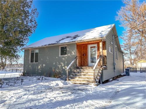 11 Corbett Ave, Fredericton, NB 