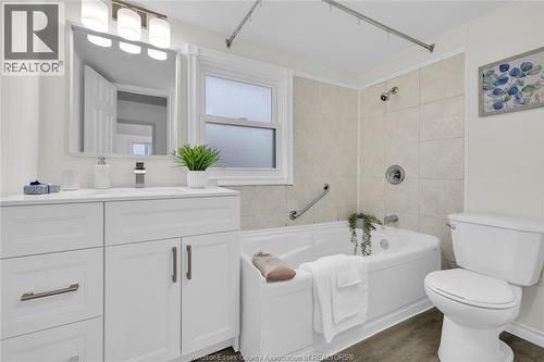 1644 Ford Boulevard, Windsor, ON - Indoor Photo Showing Bathroom