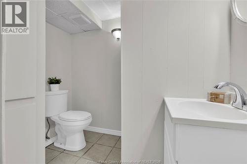 1644 Ford Boulevard, Windsor, ON - Indoor Photo Showing Bathroom