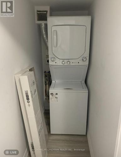 2413 - 633 Bay Street, Toronto, ON - Indoor Photo Showing Laundry Room