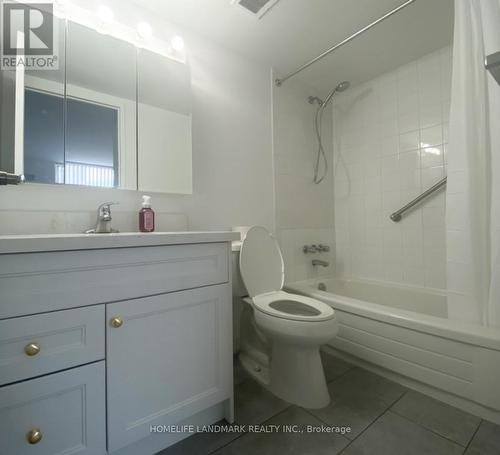2413 - 633 Bay Street, Toronto, ON - Indoor Photo Showing Bathroom