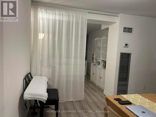 2413 - 633 Bay Street, Toronto, ON - Indoor