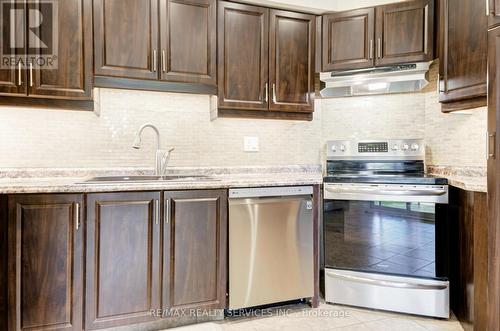 Upper - 4469 Gullfoot Circle, Mississauga, ON - Indoor Photo Showing Kitchen With Upgraded Kitchen