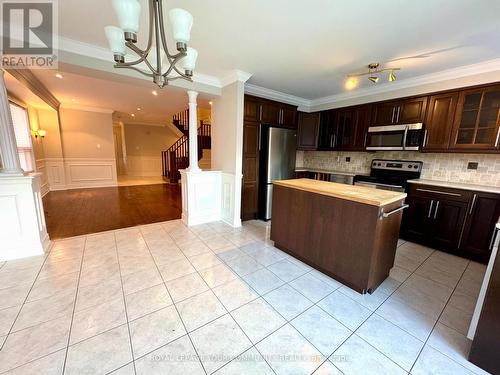 20 La Neve Avenue, Vaughan, ON - Indoor Photo Showing Kitchen