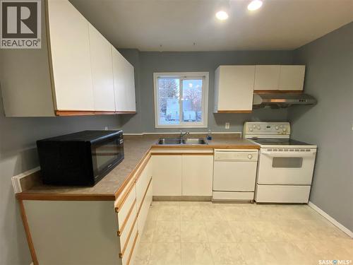 619 4Th Avenue Nw, Swift Current, SK - Indoor Photo Showing Kitchen With Double Sink