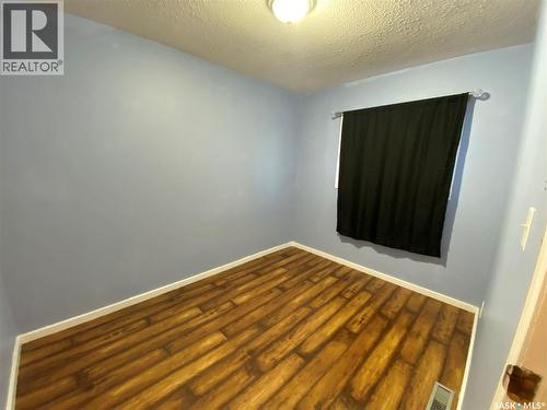 619 4Th Avenue Nw, Swift Current, SK - Indoor Photo Showing Other Room