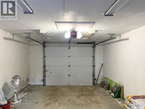 619 4Th Avenue Nw, Swift Current, SK - Indoor Photo Showing Garage