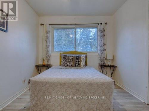 3664 Arlington Avenue, Niagara Falls (Stamford), ON - Indoor Photo Showing Bedroom