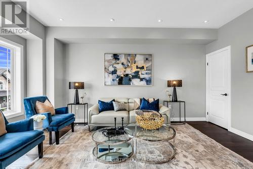89 Bloom Crescent, Hamilton, ON - Indoor Photo Showing Living Room