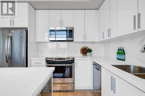 Lp04 - 2220 Lakeshore Boulevard W, Toronto, ON 