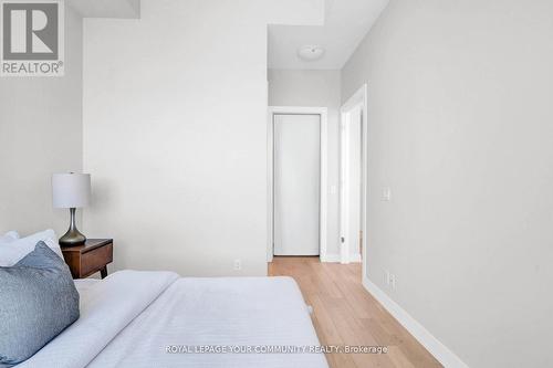 Lp04 - 2220 Lakeshore Boulevard W, Toronto, ON 