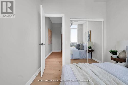 Lp04 - 2220 Lakeshore Boulevard W, Toronto, ON 