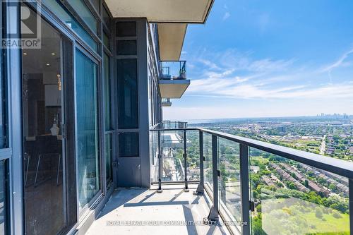 Lp04 - 2220 Lakeshore Boulevard W, Toronto, ON 