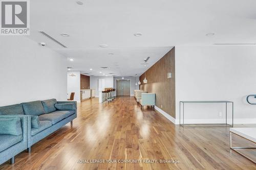 Lp04 - 2220 Lakeshore Boulevard W, Toronto, ON 