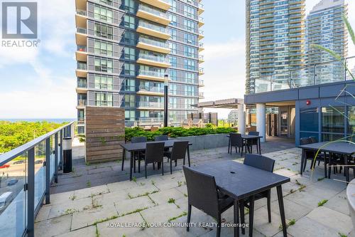 Lp04 - 2220 Lakeshore Boulevard W, Toronto, ON 