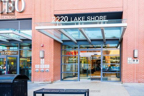 Lp04 - 2220 Lakeshore Boulevard W, Toronto, ON 