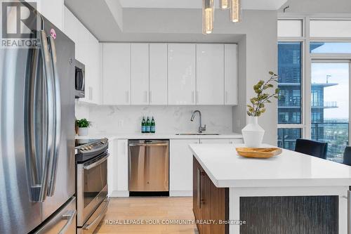 Lp04 - 2220 Lakeshore Boulevard W, Toronto, ON 