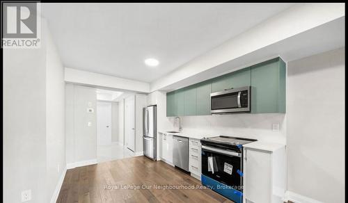 A - 146 Celina Street, Oshawa, ON - Indoor Photo Showing Kitchen With Stainless Steel Kitchen