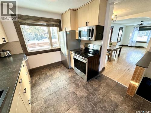 529 Montgomery Street, Midale, SK - Indoor Photo Showing Kitchen