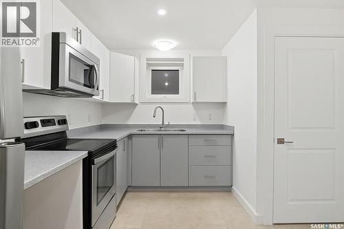 455 Hassard Close, Saskatoon, SK - Indoor Photo Showing Kitchen