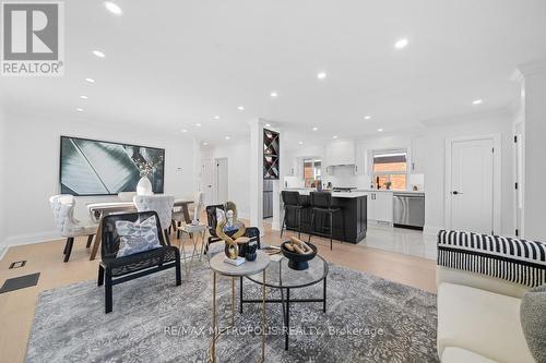 27 Gully Drive, Toronto, ON - Indoor Photo Showing Living Room