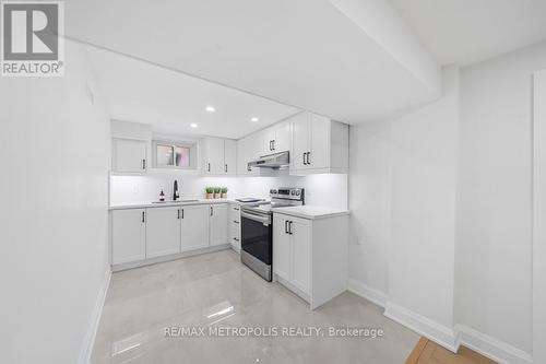 27 Gully Drive, Toronto, ON - Indoor Photo Showing Kitchen