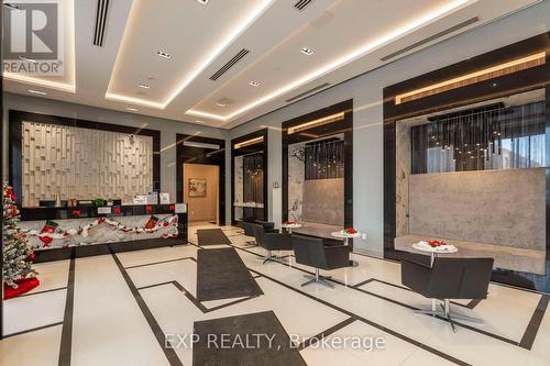 FOYER - 730 - 100 Eagle Rock Way, Vaughan, ON - Indoor Photo Showing Other Room