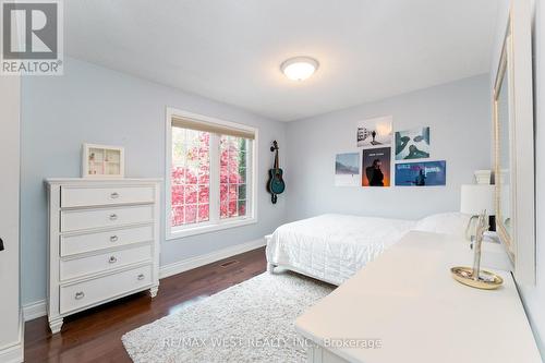 18 Harrowsmith Place, Richmond Hill, ON - Indoor Photo Showing Bedroom