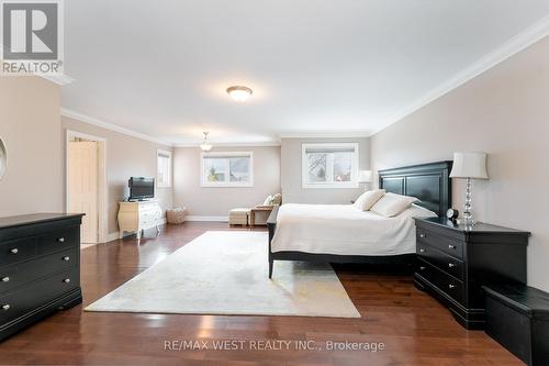 18 Harrowsmith Place, Richmond Hill, ON - Indoor Photo Showing Bedroom