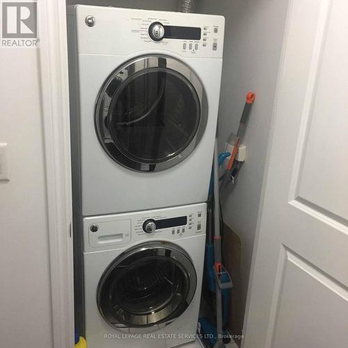1219 - 386 Yonge Street, Toronto, ON - Indoor Photo Showing Laundry Room