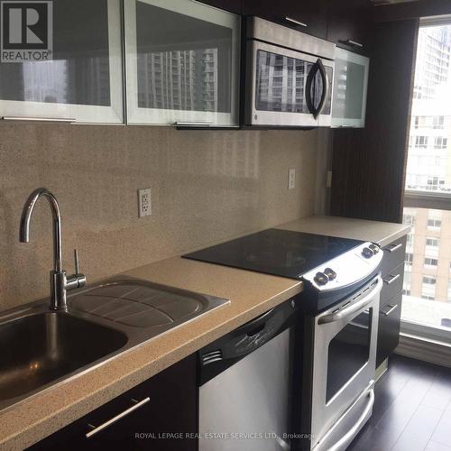 1219 - 386 Yonge Street, Toronto, ON - Indoor Photo Showing Kitchen