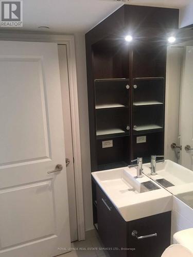 1219 - 386 Yonge Street, Toronto, ON - Indoor Photo Showing Bathroom