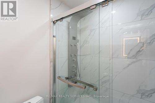 172 Hansen Road, Brampton, ON - Indoor Photo Showing Bathroom