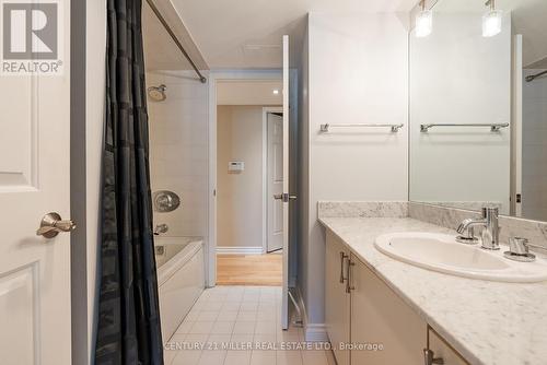 710 - 100 Lakeshore Road E, Oakville, ON - Indoor Photo Showing Bathroom