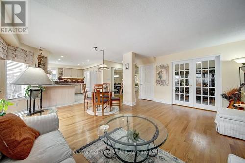 7289 Terragar Boulevard, Mississauga, ON - Indoor Photo Showing Living Room