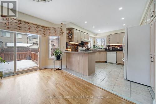 7289 Terragar Boulevard, Mississauga, ON - Indoor Photo Showing Kitchen