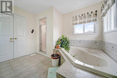 7289 Terragar Boulevard, Mississauga, ON - Indoor Photo Showing Bathroom