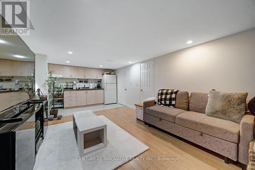 7289 Terragar Boulevard, Mississauga, ON - Indoor Photo Showing Living Room