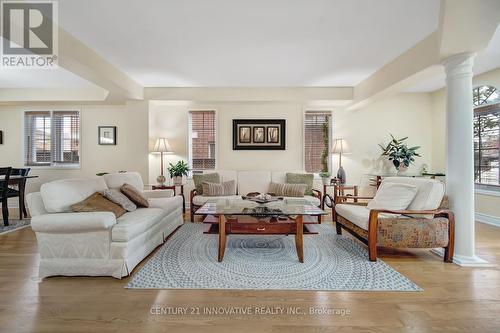 7289 Terragar Boulevard, Mississauga, ON - Indoor Photo Showing Living Room