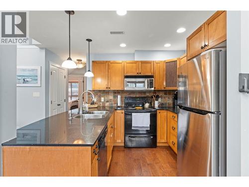 6837 Santiago Loop Unit# 134, Kelowna, BC - Indoor Photo Showing Kitchen With Double Sink