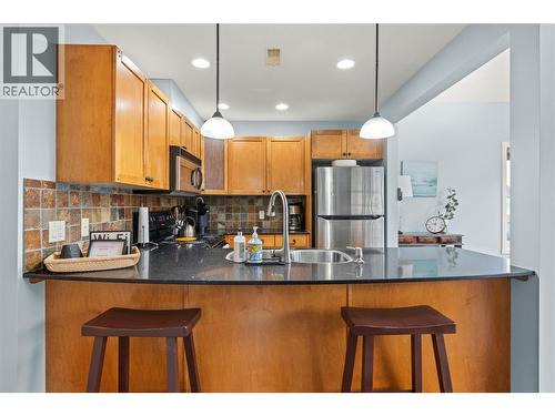 6837 Santiago Loop Unit# 134, Kelowna, BC - Indoor Photo Showing Kitchen