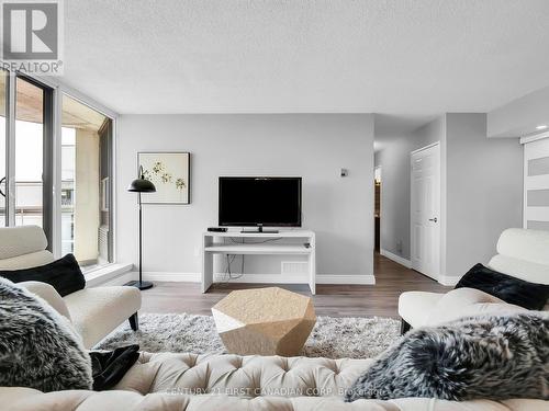 2704 - 363 Colborne Street N, London East (East A), ON - Indoor Photo Showing Living Room
