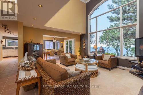 11 Abbey Avenue, St. Catharines (Port Dalhousie), ON - Indoor Photo Showing Living Room