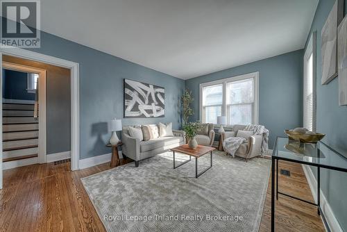 34 Concession Street W, Tillsonburg, ON - Indoor Photo Showing Living Room