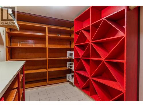 690 Schofield Highway, Warfield, BC - Indoor