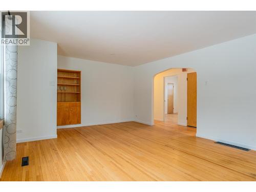 690 Schofield Highway, Warfield, BC - Indoor Photo Showing Other Room